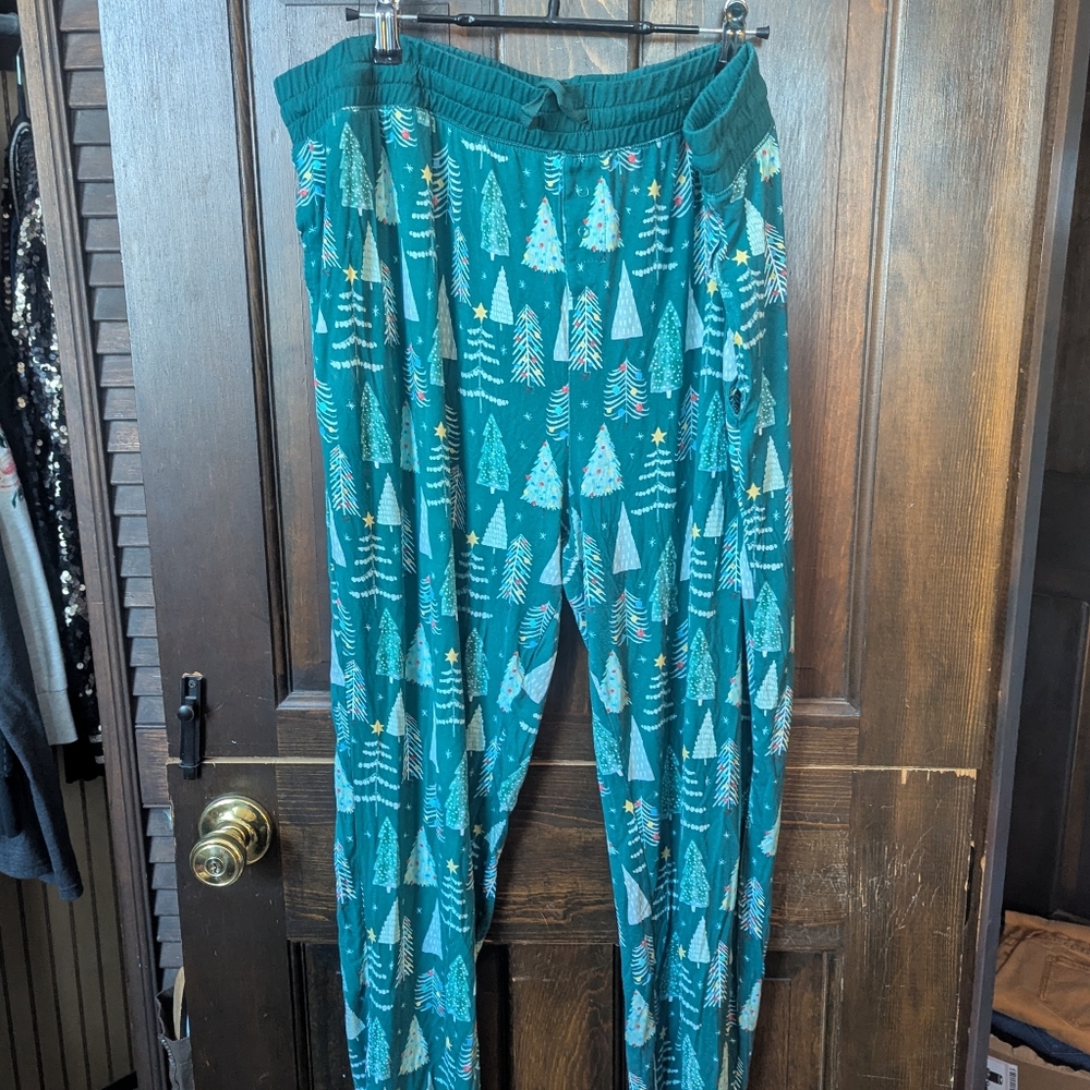 Super soft holiday print pajama pants